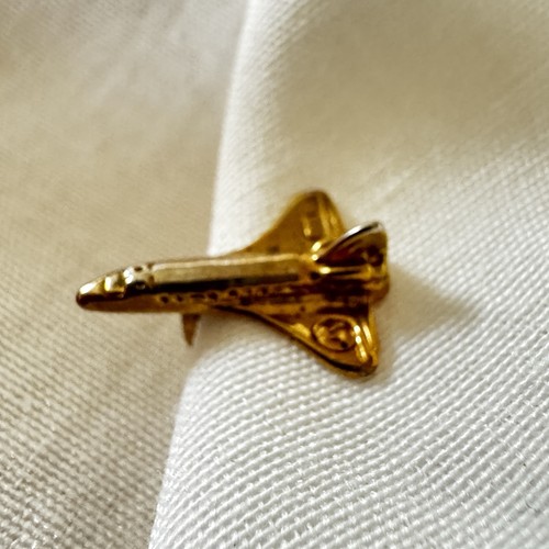 Space shuttle pin badge - space,