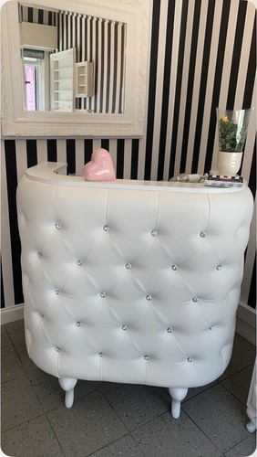 Curved reception desk salon - reception,