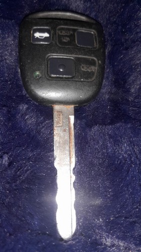 Toyota yaris avensis - toyota, yaris,