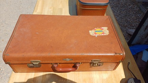 Vintage brown leather suitcase - brown,