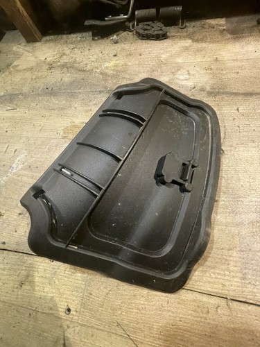 Side grass discharge flap - side,