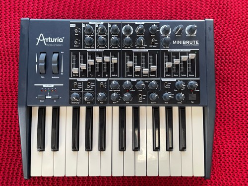 Arturia minibrute mk1 analogue - arturia,