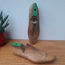 Vintage Pair 10's Wooden Men