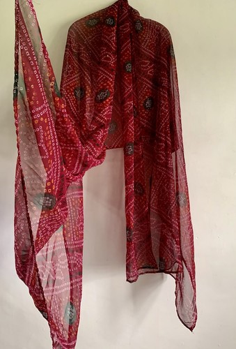 Red abstract print sequins - red,