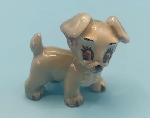 Wade whimsie figurine flower - figurine,