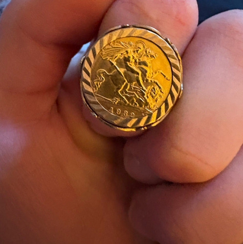 22ct 1982 half sovereign - half,
