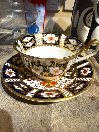 Royal crown derby bone china - crown,
