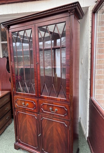 Elegant mahogany display - elegant,