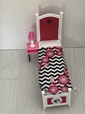 Barbie Deluxe Pink White Bed