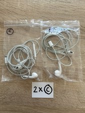 2 x Apple Lightning EarPods