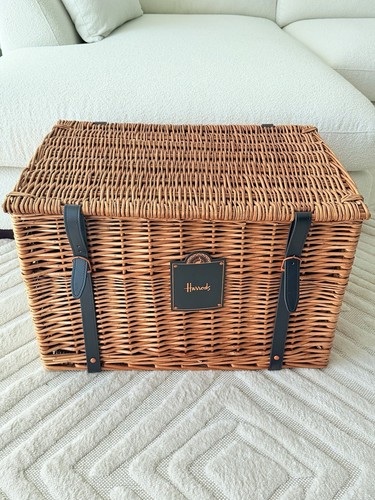 Harrods picnic hamper - hamper, wicker