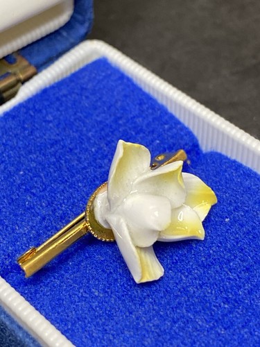 Aynsley porcelain flower - ,
