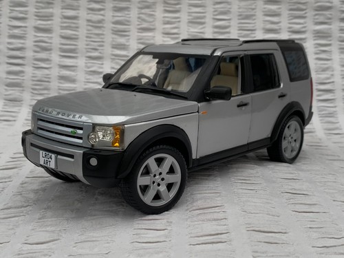 Scale silver 2004 land - 1/18,