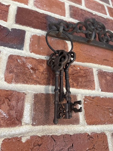 Hanging keys cast iron garden - keys,
