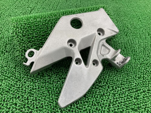 Cbr400r mgz right step holder - cbr400r,