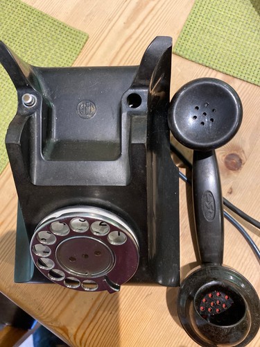 Vintage black bakelite rotary - black,