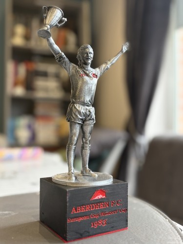 Willie miller statue aberdeen - willie,