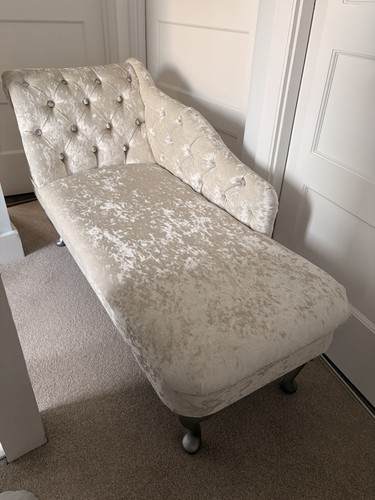 Chaise lounge - chaise,
