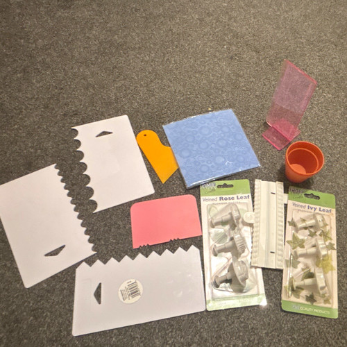 Cake decorating modelling - decorating,