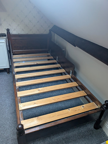 Dark wood child single - single, bed