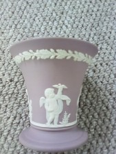 WEDGWOOD PINK / LILAC JASPER WARE CHERUB  FLARED TRUMPET BUD POSEY VASE - 8.5CM