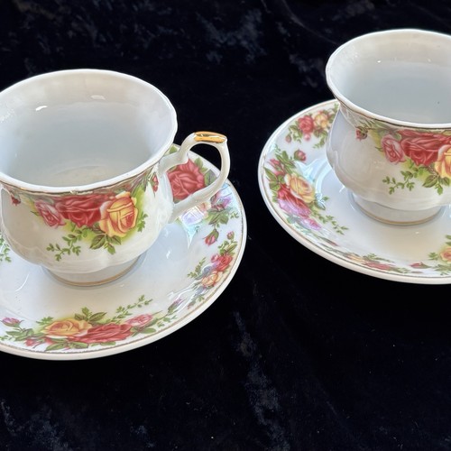 Two cups with saucers - , in