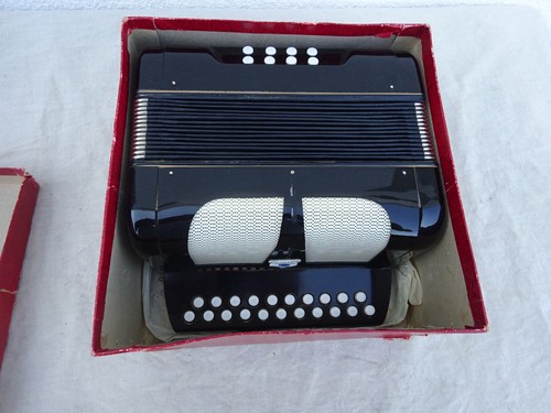 Button accordion world - button,
