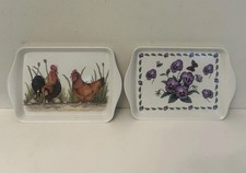 Set of 2 Vintage Style Plastic