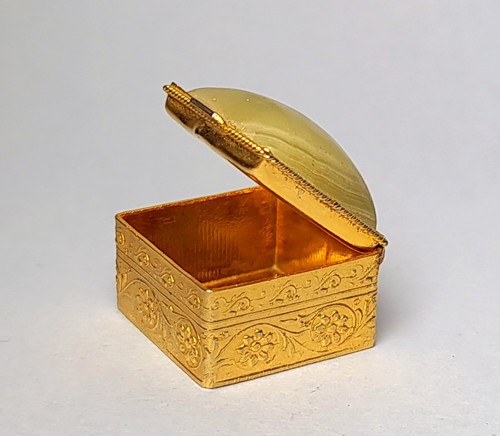 Vintage square pill box with