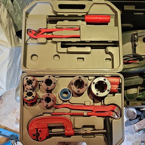 Ratcheting pipe threader set - ratcheting,