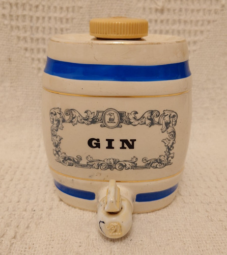 Vintage royal victoria pottery - royal,