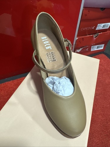 Bloch broadway character - hi,