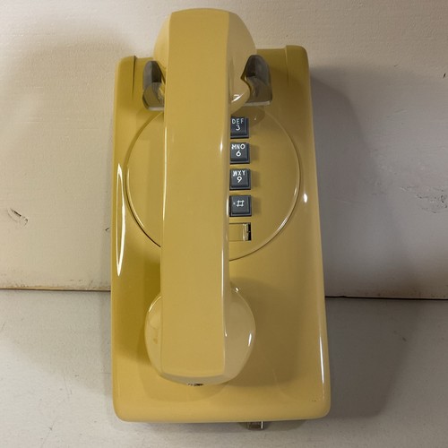 Push button vintage yellow - push,