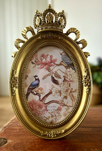 Ornate gilt oval photo picture - gilt,