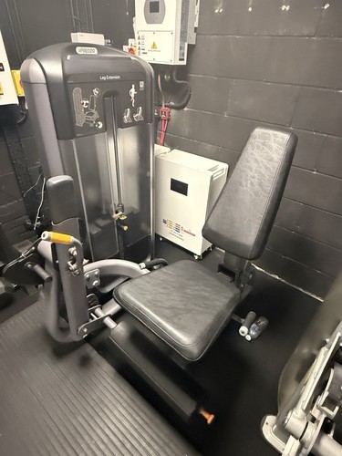 Precor leg extension machine - precor,