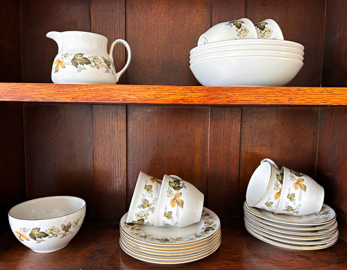 Royal doulton larchmont fine - royal,