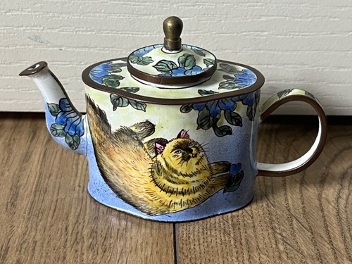 Trade aid miniature enamel - +,