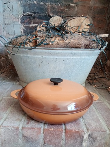 Creuset signature cast iron - cast,