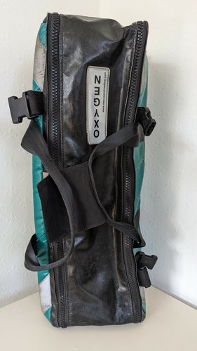 Green paramedic oxygen - paramedic, bag