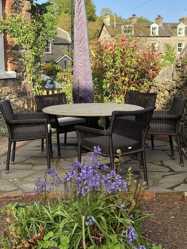 Neptune stackable chairs - x,