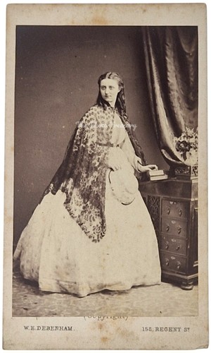 Cdv pretty lady holding - lady,