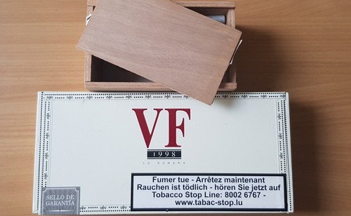 Empty various wooden cigar - empty,