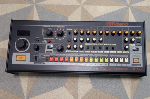 Roland boutique rhythm - tr-08,