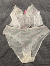 Naturally Close Vintage Style