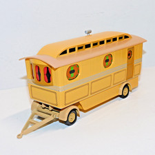 CORGI SHOWMANS CARAVAN