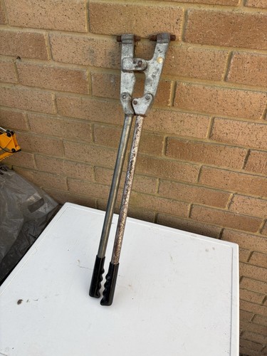 Unknown large metal crimp hand - metal,