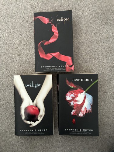 Twilight saga books - saga,