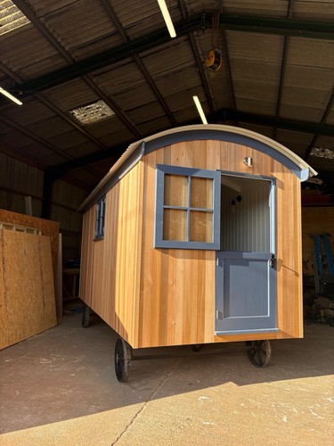 Cedar clad shepherd hut - clad, /