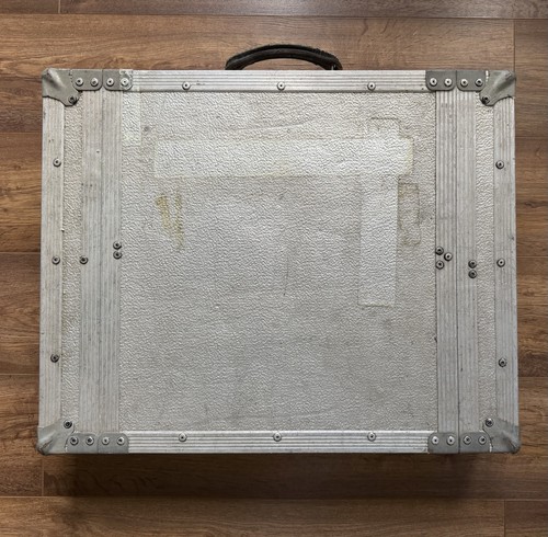 Heavy duty metal flight case - heavy,