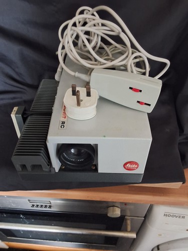 Pradovit slide projector with - ,